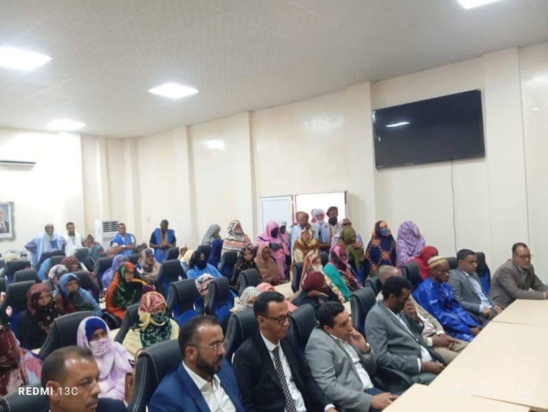 والي لبراكنه ورئيس الجهة يشرفان بمدينة ألاك على إطلاق برنامج التحويلات النقدية لصالح الأسر المتعففة